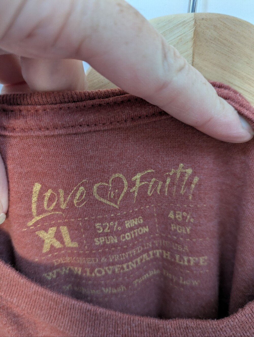 Love in Faith Rust Red Tee with Mtn Graphic - Picture 3 of 5